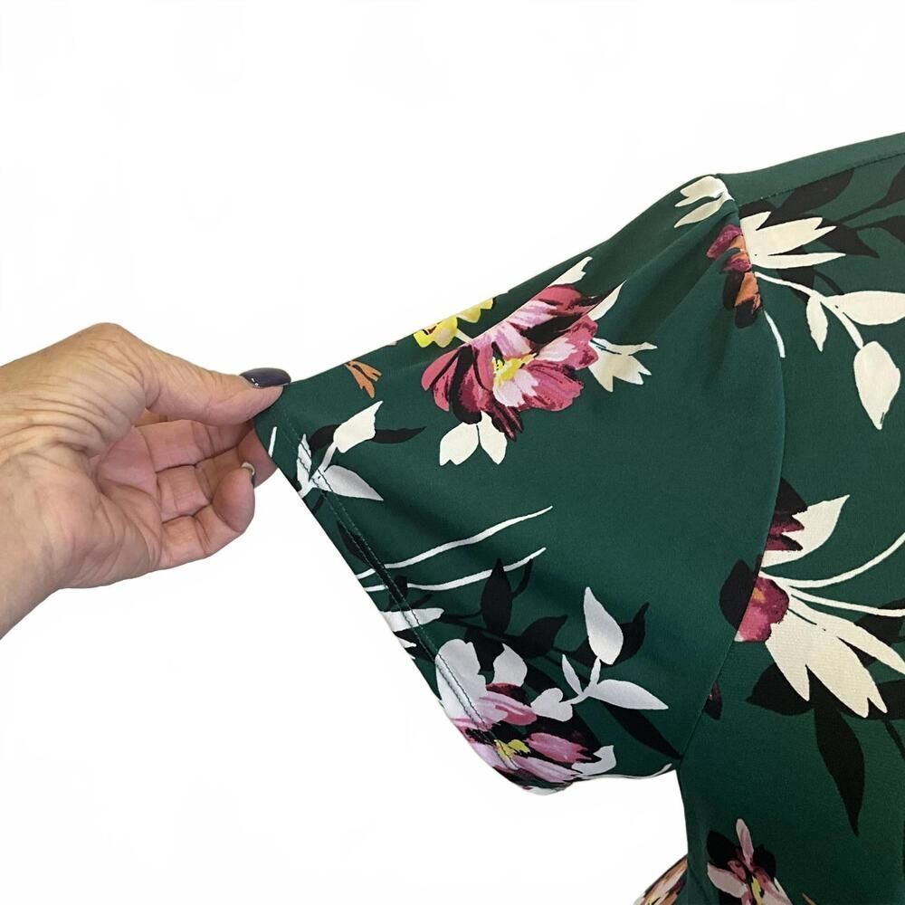 Torrid Women's Size 3, 2XL Green Floral Faux Wrapped Tunic Short Sleeve - Picture 3 of 12
